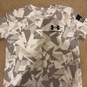 Women’s UnderArmour tshirt